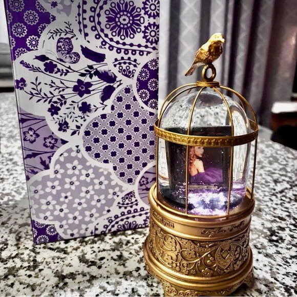 *NWT* Taylor Swift official “Speak Now” snow globe-music works! - Picture 3 of 4